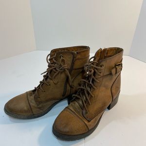Women’s boots size 8.5
